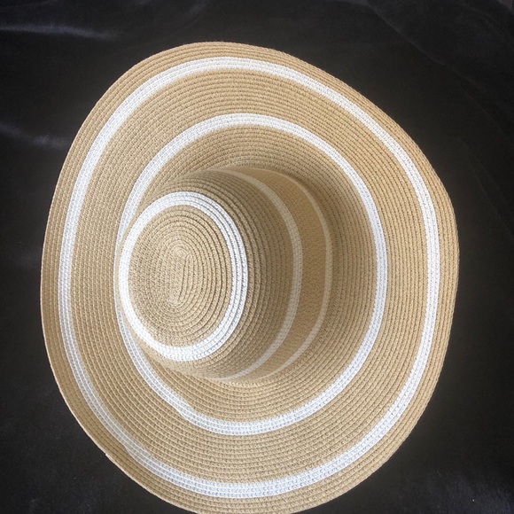 NWT Nordstrom hat beautiful floppy! - Picture 2 of 4